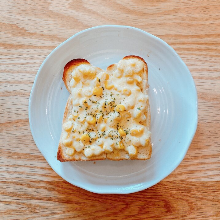 簡単！パン屋さんのマヨコーンパン